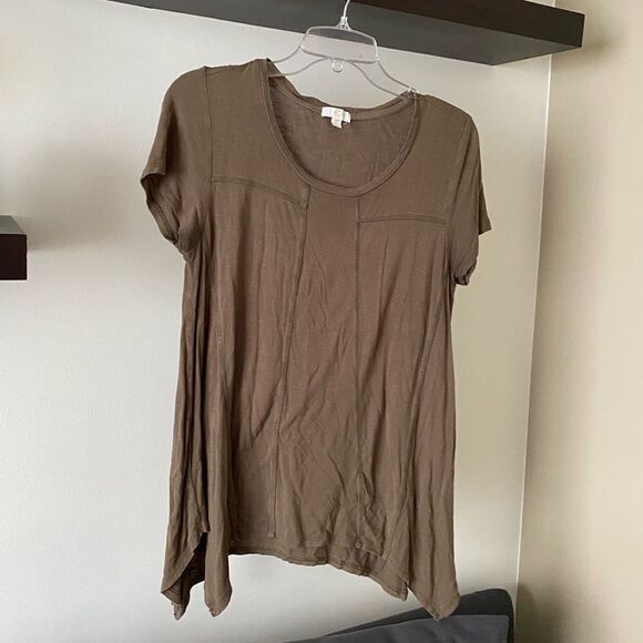 Charming Charlie Olive T Shirt with Abstract Bottom Hem Size Medium - Picture 2 of 7